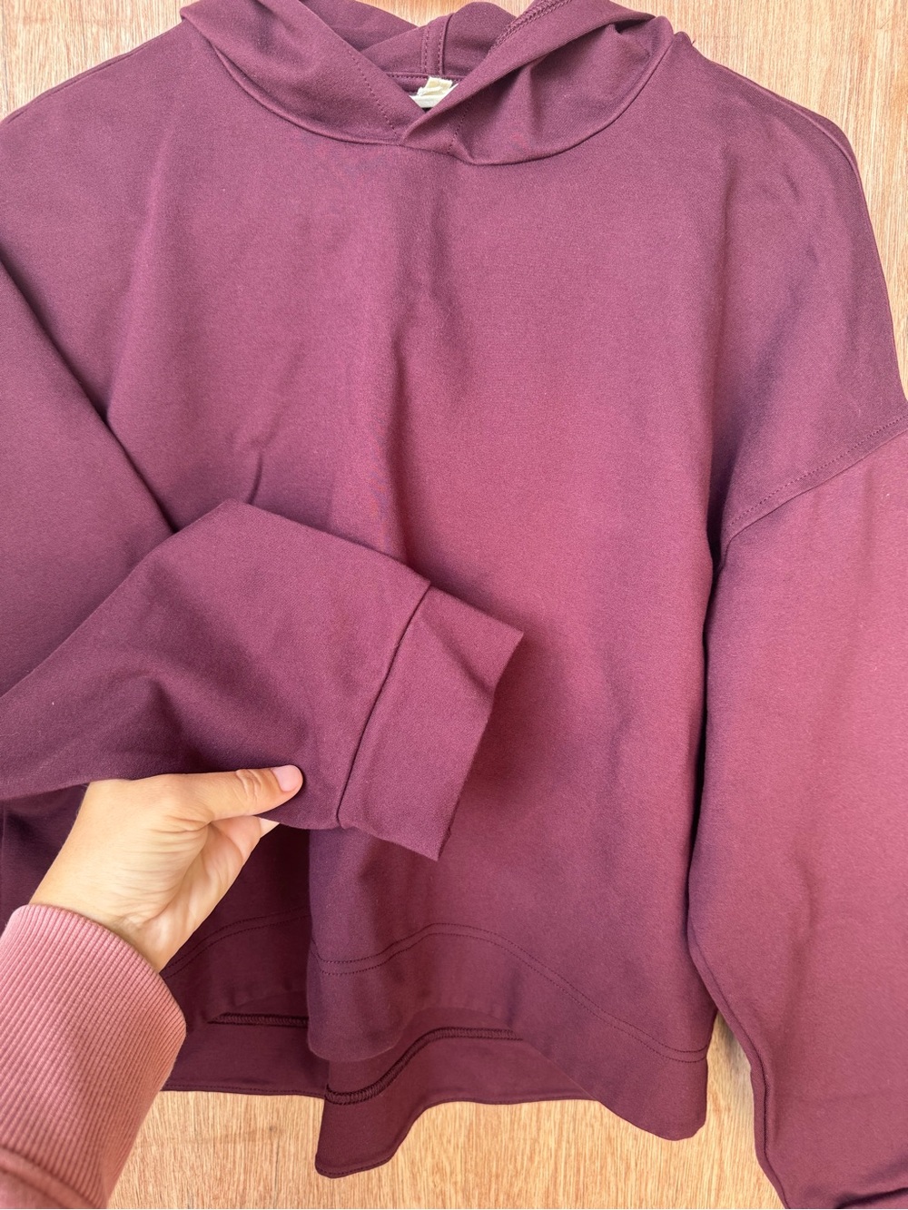 Madewell Women’s Cropped Hooded Pullover Sweatshirt - Burgundy - Picture 3 of 5